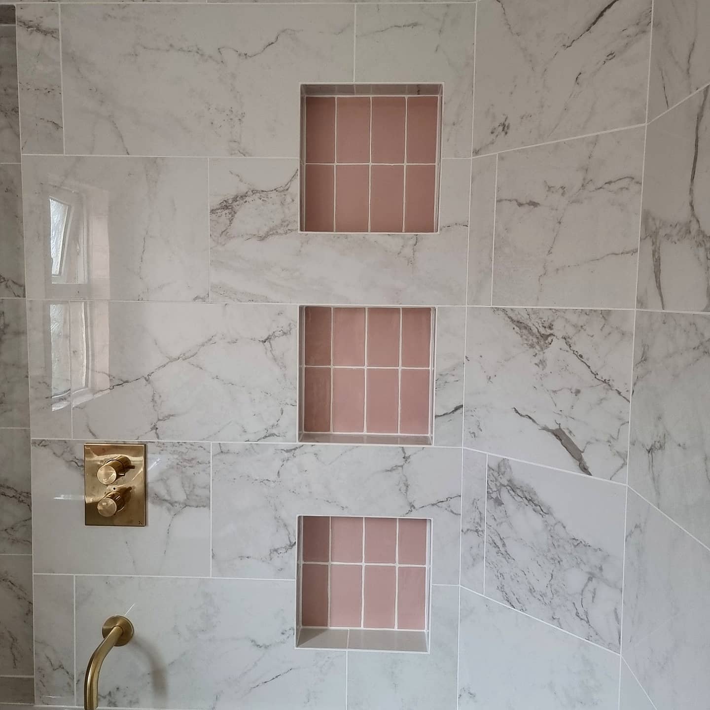 Shower niche tiling